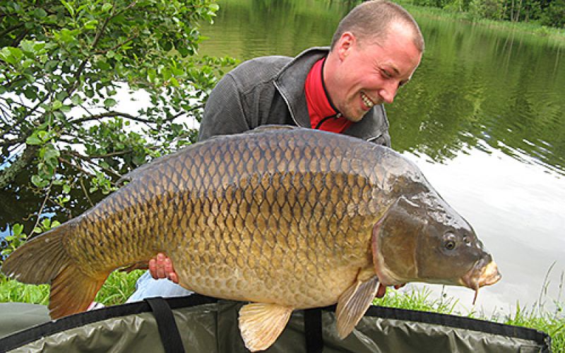 Die fischereiliche Nutzung erfolgte seit der Entstehung des Sees ausschließlich durch Angelfischerei mit stets relativ strenger Fanglimitierung und Brittelmaß. Dadurch konnte sich ein sehr gut strukturierter Fischbestand entwickeln und es werden immer wieder kapitale Fänge gemeldet. Das Wachstum der Fische ist in diesem Gewässer durch die hohen Wassertemperaturen beachtlich.
